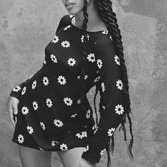 SOLD- REALISATION x Claudia Schiffer Cosima Silk Daisy Mini Dress - Picture 6 of 15